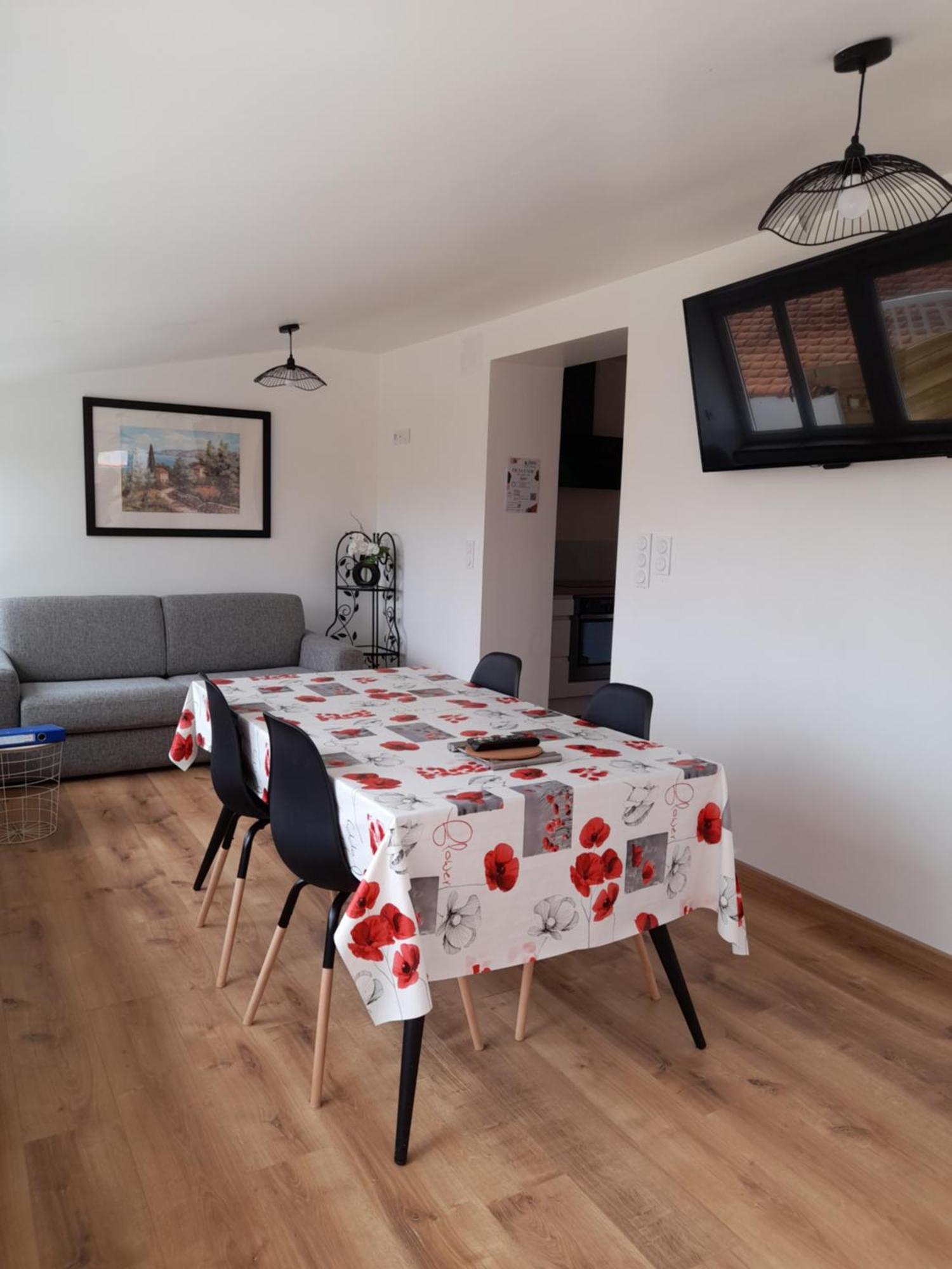 Logement Lumineux Avec Terrasse لا روش سور يو المظهر الخارجي الصورة